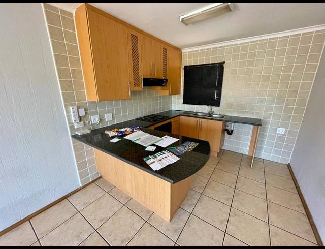 2 BEDROOM TOWNHOUSE FOR SALE IN CHANCLIFF RIDGE